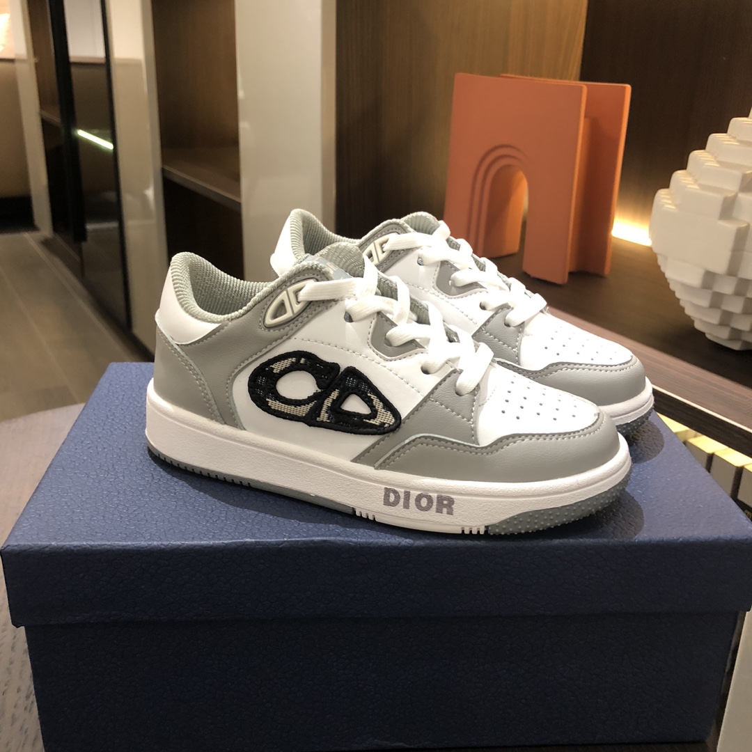 Children's shoes child